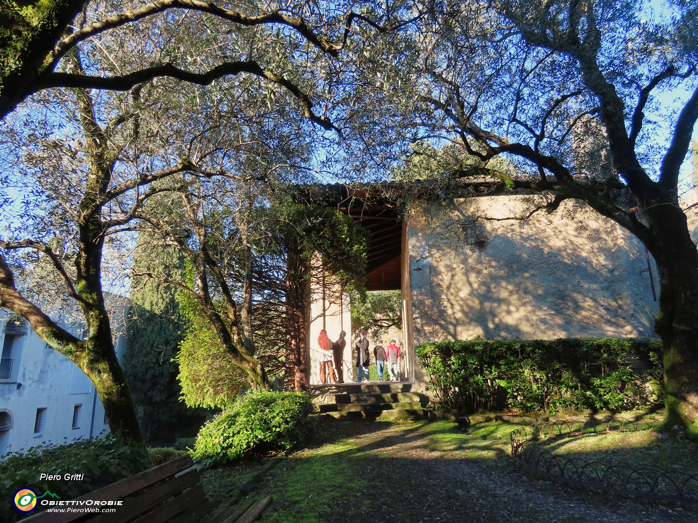18 Chiesa antica di Sant'Eufemia all'interno della Rocca.JPG